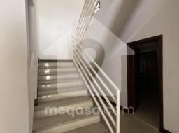 4 bedroom townhouse for rent in Airport residential area