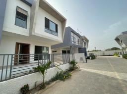 4 bedroom townhouse for sale in Eastlegon 