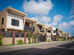 4 bedroom townhouse for sale at Spintex