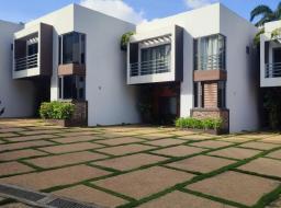 3 bedroom townhouse for rent in Kanda Estate 