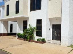 3 bedroom townhouse for rent at Spintex 