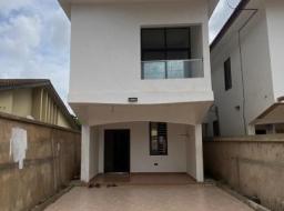 3 bedroom townhouse for rent in Spintex