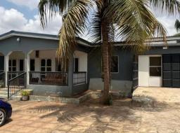 4 bedroom house for sale in Executive 4 Bedrooms House With Boys Qua