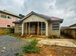 4 bedroom house for sale at Oyarifa Rd (TIPPER JUNCTION ) UNCOMPLETED