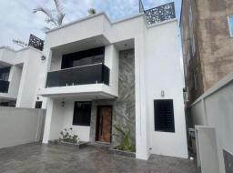 5 bedroom house for sale in Executive 5 Bedrooms House At East Airpo