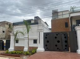 6 bedroom house for sale in Lakeside Estate