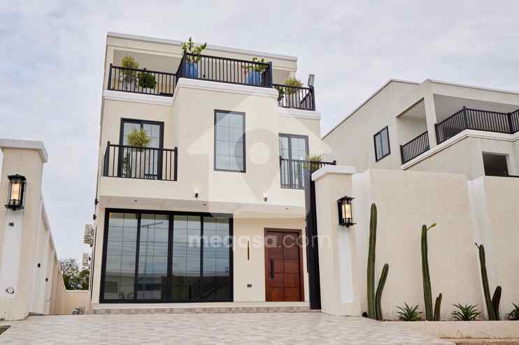 4 Bedroom Detached House For Sale in AIRPORT